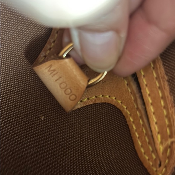 Louis Vuitton Vintage Ellipse Monogram Shoulder Bag with Gold Accents MI1000 - Picture 12 of 16